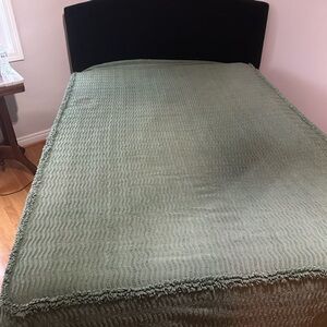 Elegant Green Bedspread